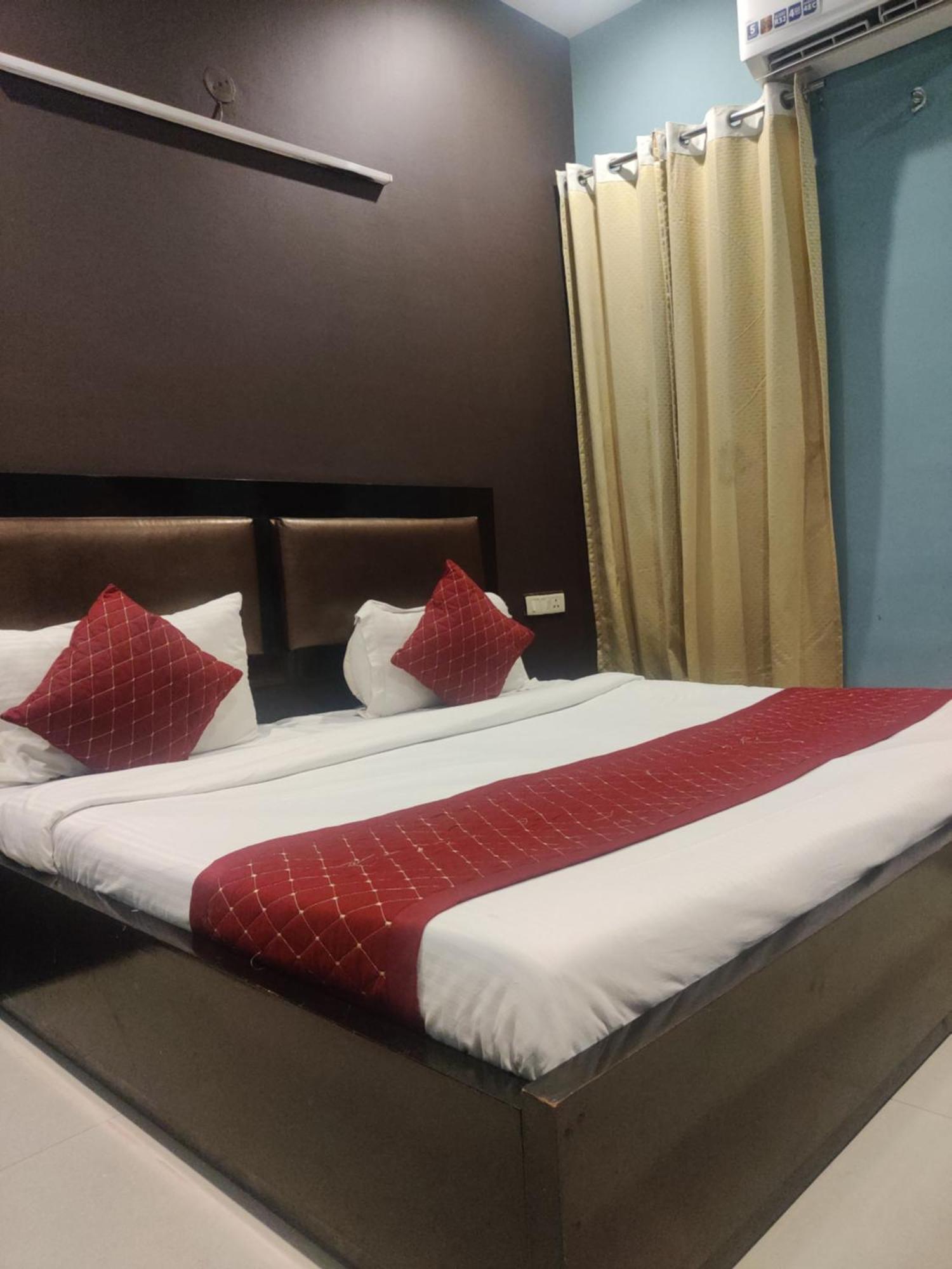 Hotel Delhi Airport Plaza Igi Airport 新德里 外观 照片